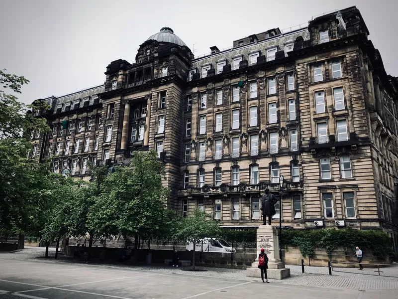 Glasgow in June, photograph 25 of 85